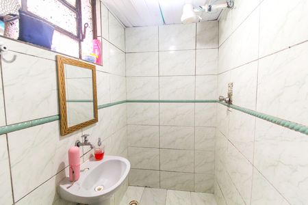 Casa à venda com 33m², 4 quartos e 1 vaga Casa à venda com 33m², 4 quartos e 1 vagaBanheiro 1