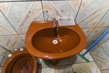 Casa à venda com 33m², 4 quartos e 1 vaga Casa à venda com 33m², 4 quartos e 1 vagaBanheiro 2