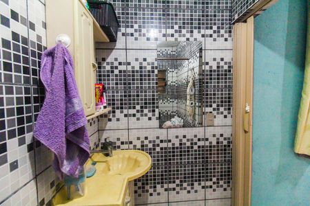 Casa à venda com 33m², 4 quartos e 1 vaga Casa à venda com 33m², 4 quartos e 1 vagaBanheiro da Suíte