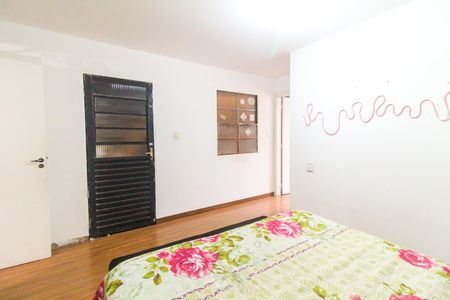 Casa à venda com 33m², 4 quartos e 1 vaga Casa à venda com 33m², 4 quartos e 1 vagaQuarto 3