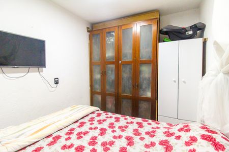 Quarto 1 de casa à venda com 4 quartos, 33m² em Conjunto Habitacional Aguia de Haia, São Paulo