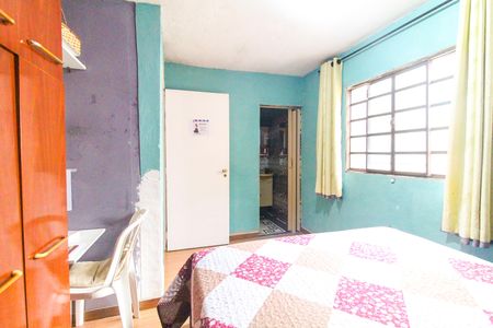 Casa à venda com 33m², 4 quartos e 1 vaga Casa à venda com 33m², 4 quartos e 1 vagaSuíte