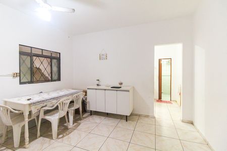 Casa à venda com 33m², 4 quartos e 1 vaga Casa à venda com 33m², 4 quartos e 1 vagaSala 1