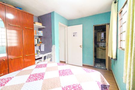 Casa à venda com 33m², 4 quartos e 1 vaga Casa à venda com 33m², 4 quartos e 1 vagaSuíte