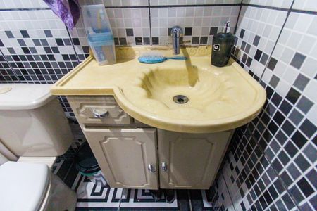 Casa à venda com 33m², 4 quartos e 1 vaga Casa à venda com 33m², 4 quartos e 1 vagaBanheiro da Suíte