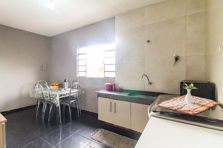 Casa à venda com 33m², 4 quartos e 1 vaga Casa à venda com 33m², 4 quartos e 1 vagaCozinha 3
