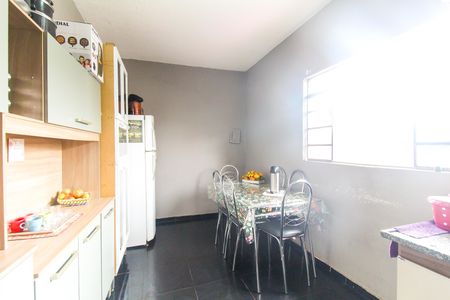Casa à venda com 33m², 4 quartos e 1 vaga Casa à venda com 33m², 4 quartos e 1 vagaCozinha 3