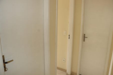Corredor de apartamento para alugar com 2 quartos, 47m² em Bairro Jardim Nossa Senhora das Graças, Cotia