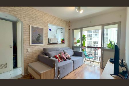 Sala de TV de apartamento à venda com 2 quartos, 61m² em Pinheiros, São Paulo