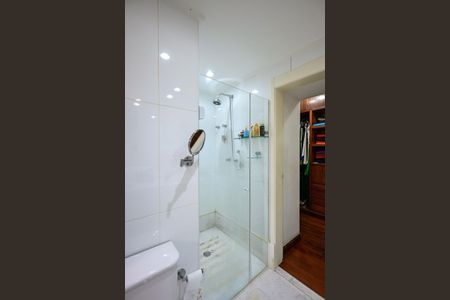 Apartamento à venda com 227m², 4 quartos e 4 vagasBanheiro Suíte 2