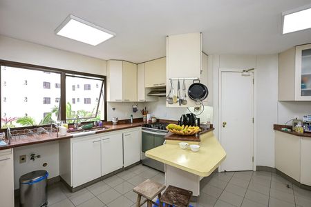 Apartamento à venda com 227m², 4 quartos e 4 vagasCozinha