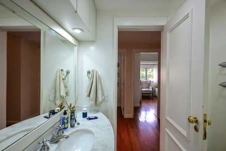 Apartamento à venda com 227m², 4 quartos e 4 vagasBanheiro