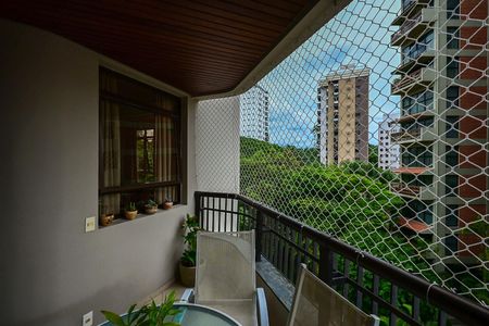 Apartamento à venda com 227m², 4 quartos e 4 vagasVaranda