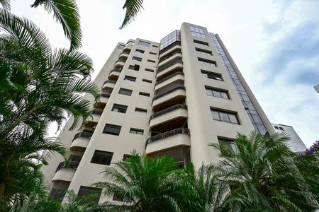 Apartamento à venda com 227m², 4 quartos e 4 vagasFachada