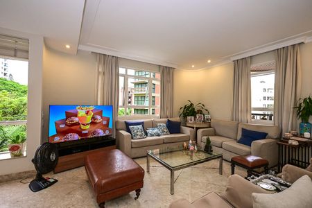 Apartamento à venda com 227m², 4 quartos e 4 vagasSala