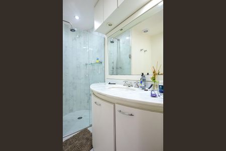 Apartamento à venda com 227m², 4 quartos e 4 vagasBanheiro