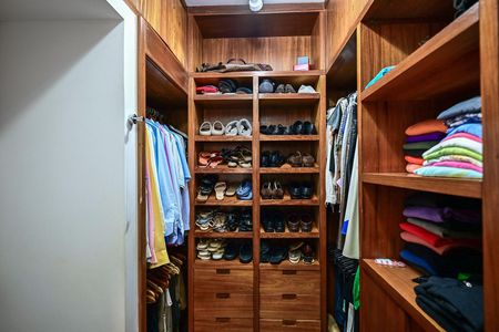 Apartamento à venda com 227m², 4 quartos e 4 vagasArmário da Suíte  2