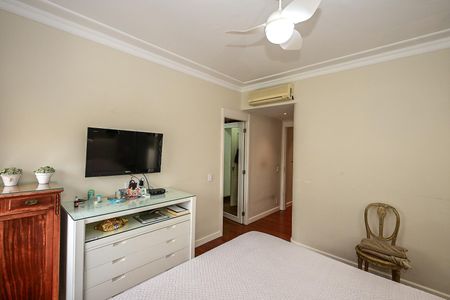 Apartamento à venda com 227m², 4 quartos e 4 vagasSuíte 2