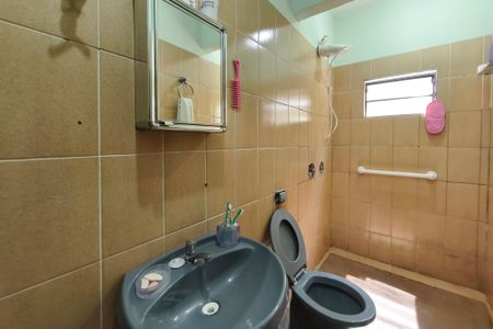 Casa à venda com 200m², 2 quartos e 4 vagasCasa 2- Banheiro