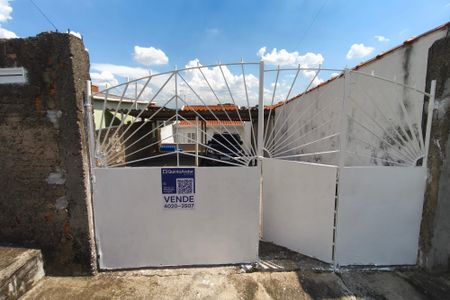 Casa à venda com 200m², 2 quartos e 4 vagasPLACA INSTALADA NA FACHADA