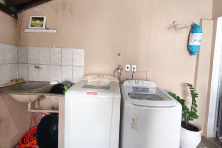 Casa à venda com 200m², 2 quartos e 4 vagasv