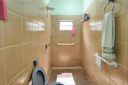 Casa à venda com 200m², 2 quartos e 4 vagasCasa 2- Banheiro