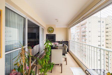 Apartamento para alugar com 126m², 4 quartos e 2 vagasVaranda