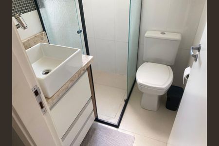 Banheiro de apartamento para alugar com 2 quartos, 49m² em Suiço, São Bernardo do Campo