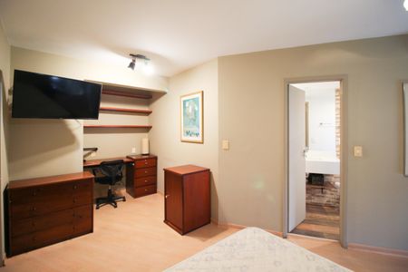 Suíte  de apartamento à venda com 1 quarto, 47m² em Moema, São Paulo