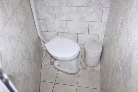 Casa à venda com 215m², 4 quartos e 3 vagasBanheiro 2