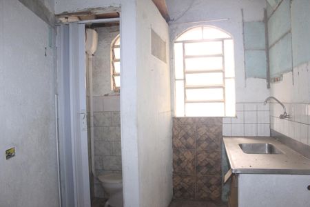 Casa à venda com 215m², 4 quartos e 3 vagasBanheiro 2