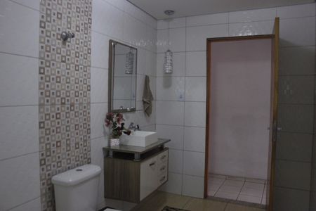 Casa à venda com 215m², 4 quartos e 3 vagasBanheiro social 1