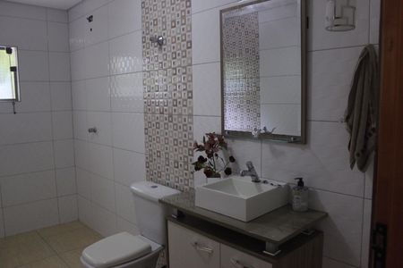 Casa à venda com 215m², 4 quartos e 3 vagasBanheiro social 1