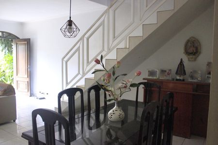 Casa à venda com 215m², 4 quartos e 3 vagasSala 