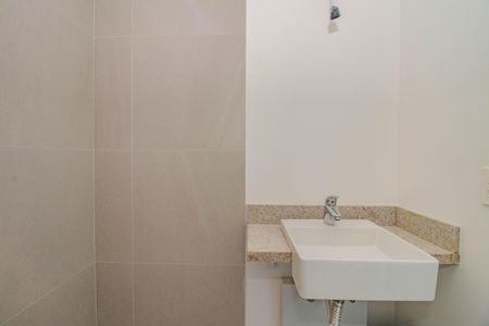 Banheiro de kitnet/studio à venda com 1 quarto, 25m² em Boa Vista, Porto Alegre
