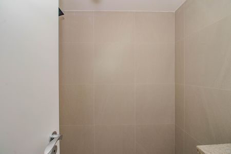 Banheiro de kitnet/studio à venda com 1 quarto, 25m² em Boa Vista, Porto Alegre