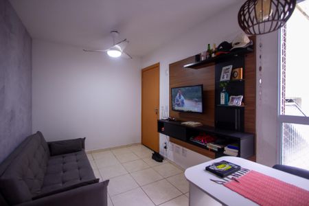 Sala de apartamento para alugar com 2 quartos, 45m² em Vila Lage, São Gonçalo