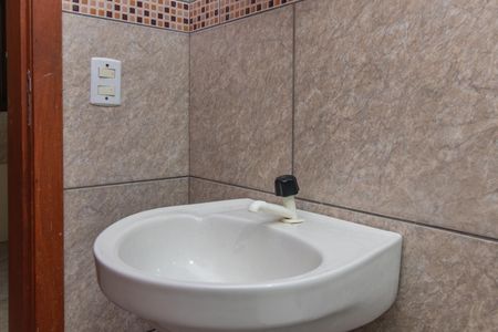 Banheiro de apartamento para alugar com 1 quarto, 37m² em Vila Nova, Porto Alegre