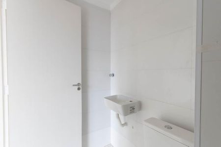 Banheiro de apartamento à venda com 1 quarto, 31m² em Vila Mazzei, São Paulo