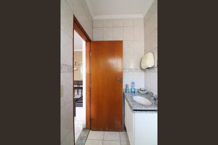 Casa à venda com 230m², 3 quartos e 2 vagasBanheiro de serviço