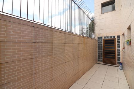 Casa à venda com 230m², 3 quartos e 2 vagasCorredor