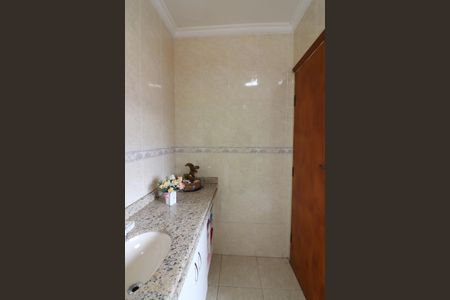 Casa à venda com 230m², 3 quartos e 2 vagasBanheiro Social