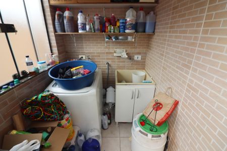 Casa à venda com 230m², 3 quartos e 2 vagasÁrea de Serviço