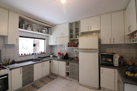 Casa à venda com 230m², 3 quartos e 2 vagasCozinha 