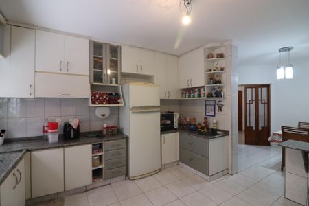 Casa à venda com 230m², 3 quartos e 2 vagasCozinha 