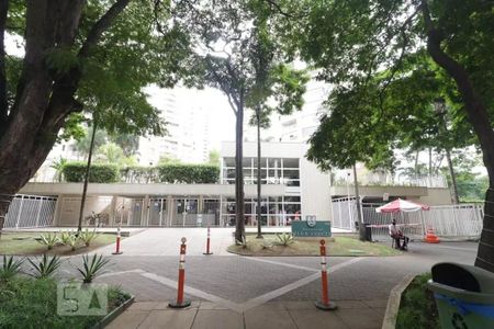 Apartamento à venda com 122m², 3 quartos e 2 vagas Apartamento à venda com 122m², 3 quartos e 2 vagasEntrada e portaria