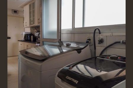 Apartamento à venda com 122m², 3 quartos e 2 vagas Apartamento à venda com 122m², 3 quartos e 2 vagasÁrea de serviço