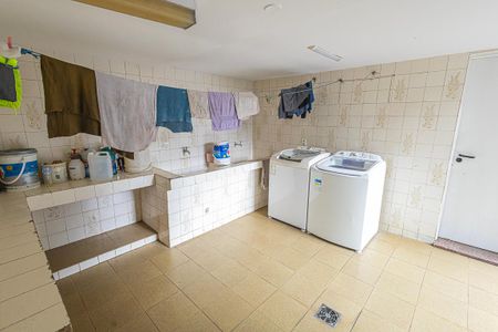 Casa à venda com 1000m², 5 quartos e 10 vagas Casa à venda com 1000m², 5 quartos e 10 vagasarea de serviço
