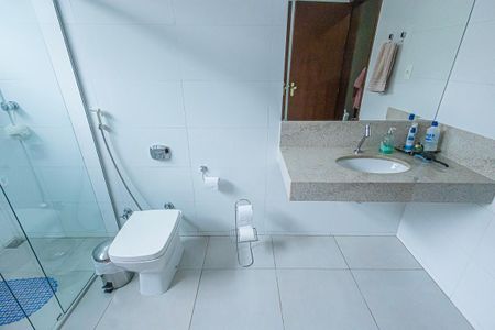 Casa à venda com 1000m², 5 quartos e 10 vagas Casa à venda com 1000m², 5 quartos e 10 vagasbanheiro