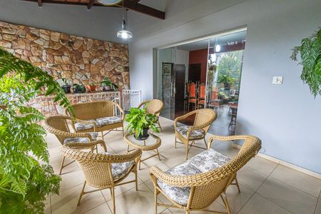 Casa à venda com 1000m², 5 quartos e 10 vagas Casa à venda com 1000m², 5 quartos e 10 vagasvaranda